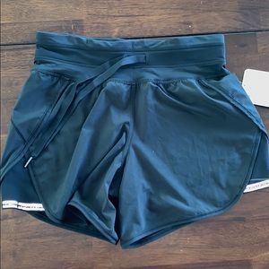 Lululemon Kanto Catch Me shorts